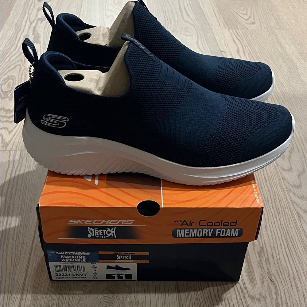 Skechers Men's Navy Stretch Fit Sneakers